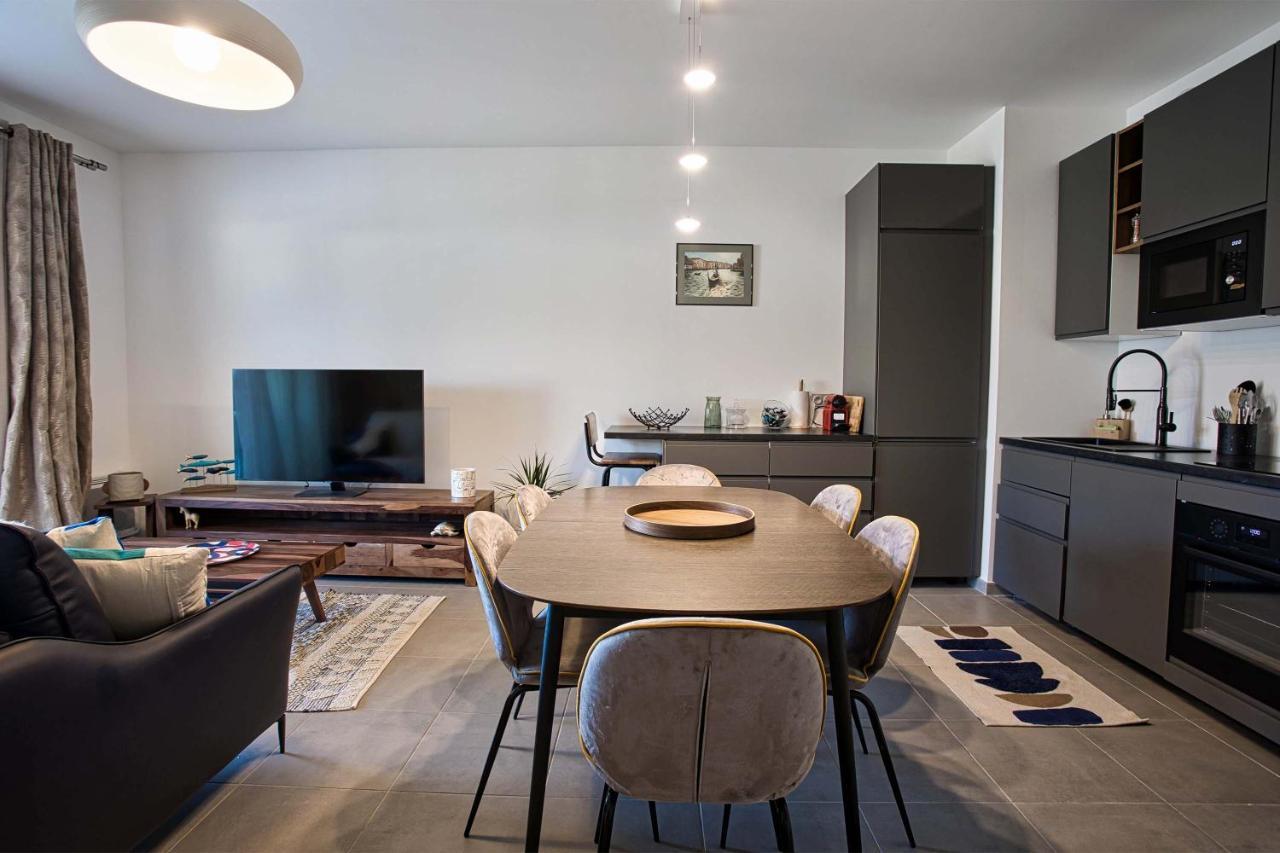 Superbe 3 P, 10 Mn De La Avec Piscine Et Parking Appartement *